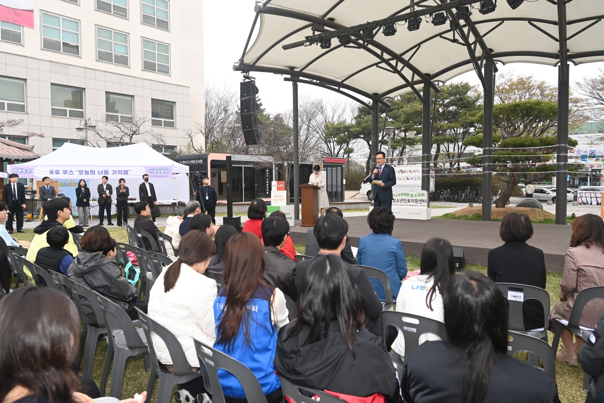 연수구청소년진로지원센터는 지난 11일 구청 한마음광장에서 청소년과 지역 주민을 대상으로 2026년 진로박람회를 성공적으로 마쳤다